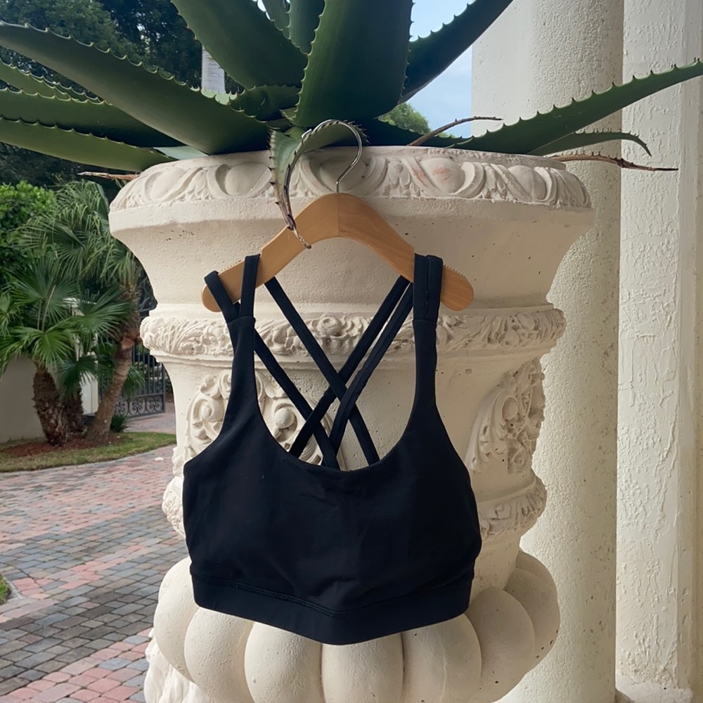 LULULEMON BLACK SPORTS BRA SIZE 6